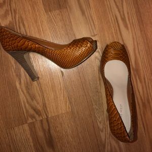 •Nine West Peep-toe heels•